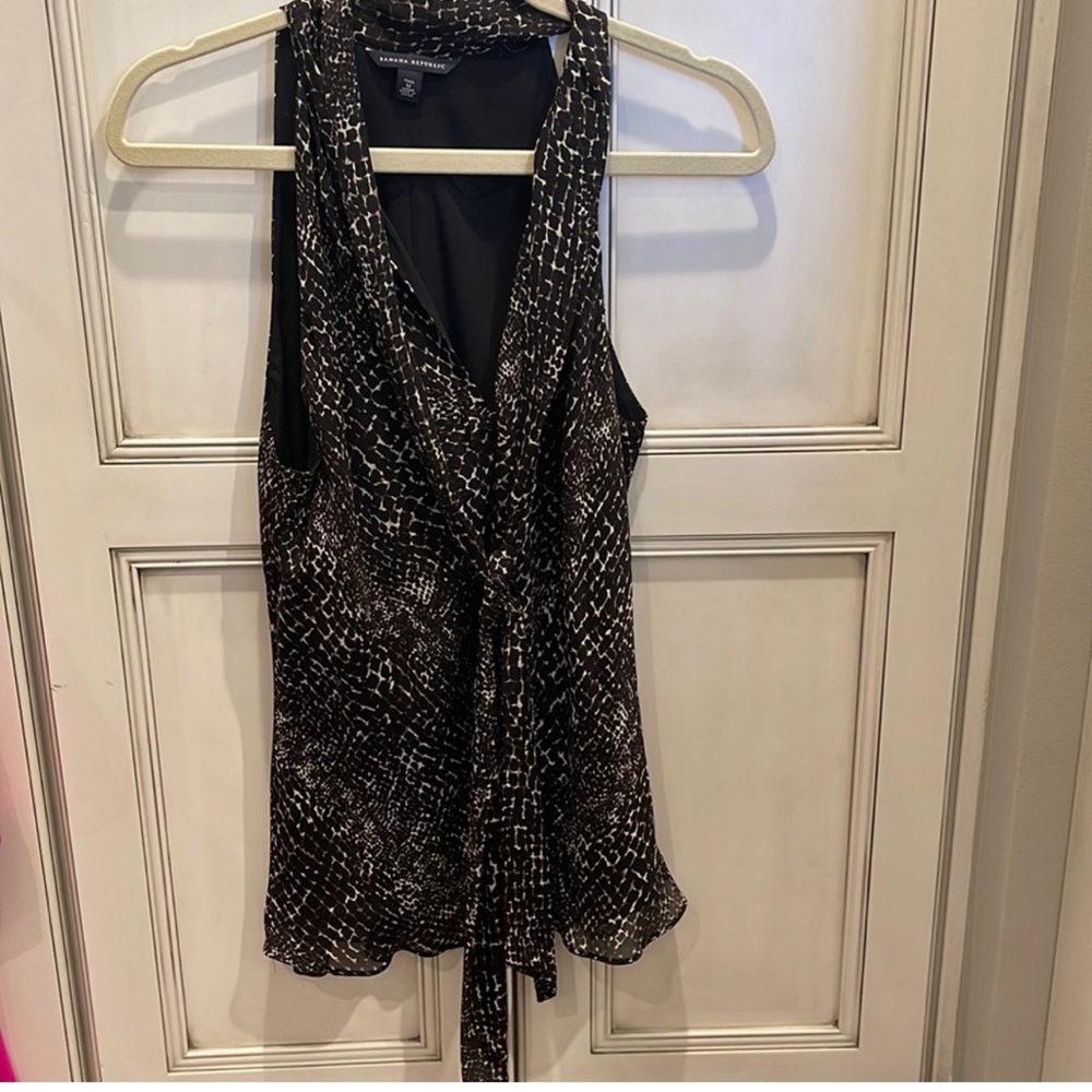 Banana Republic Blouse size medium tall